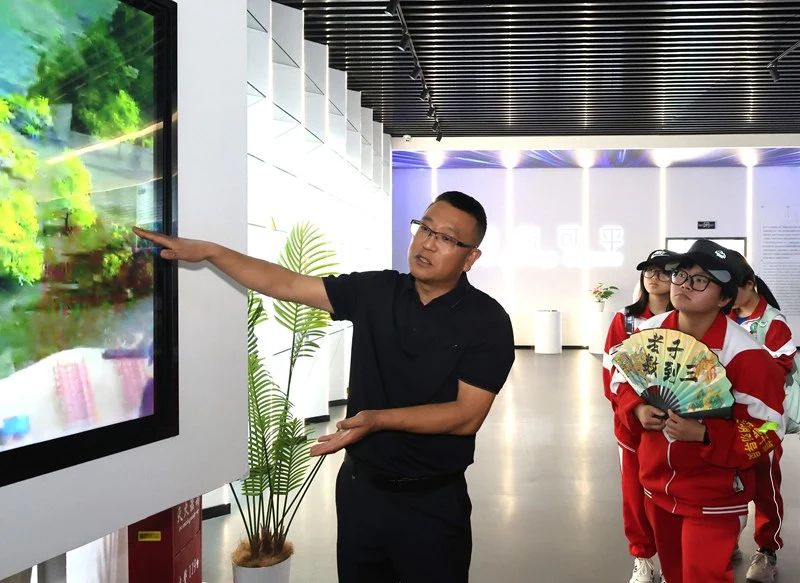 公益研学活动现场。