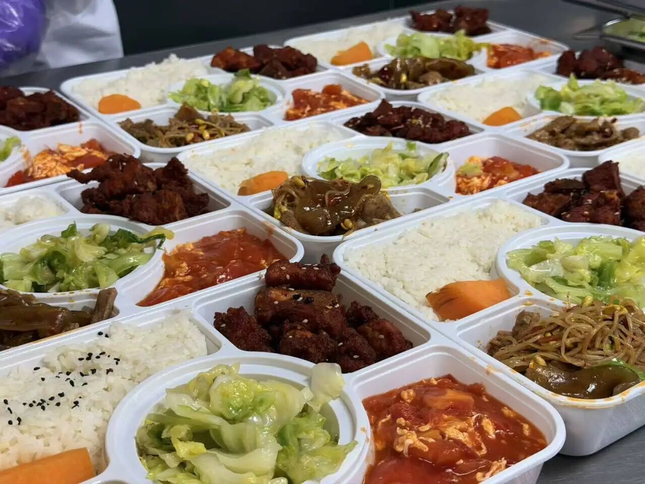 烟火守微光｜一份热饭的背后，是一群人的披星而起  (图6)