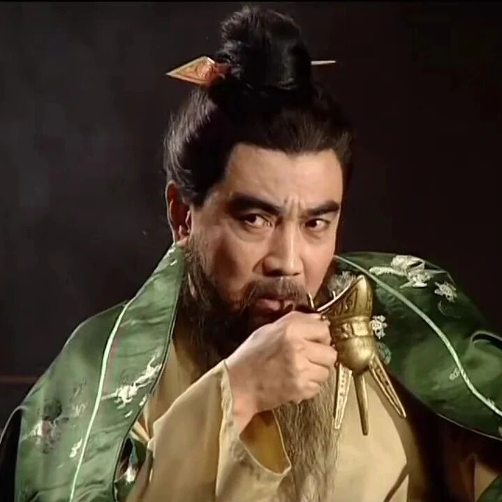 曹操到底是英雄，还是“坏人”？换个角度读三国，英语也会更有意思