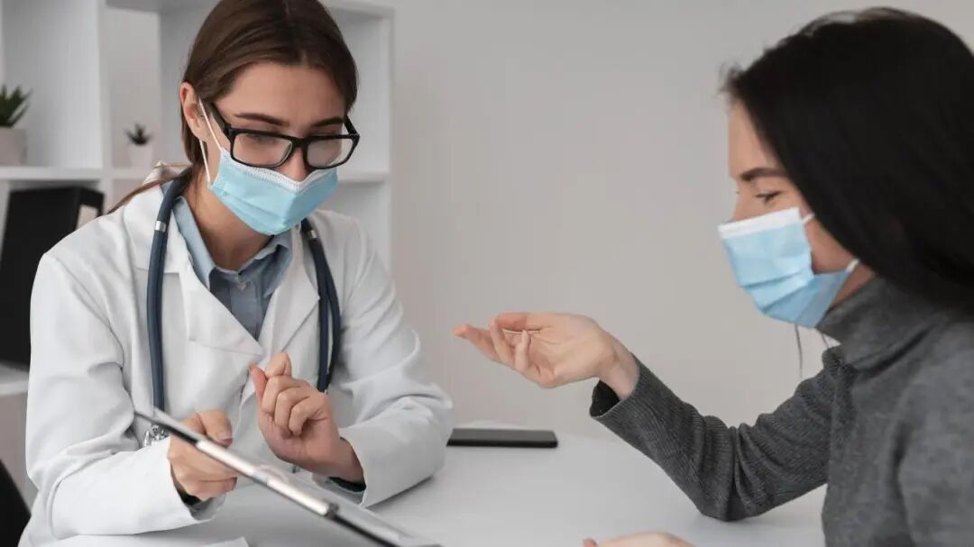 doctor-explaining-medical-diagnostic.jpg