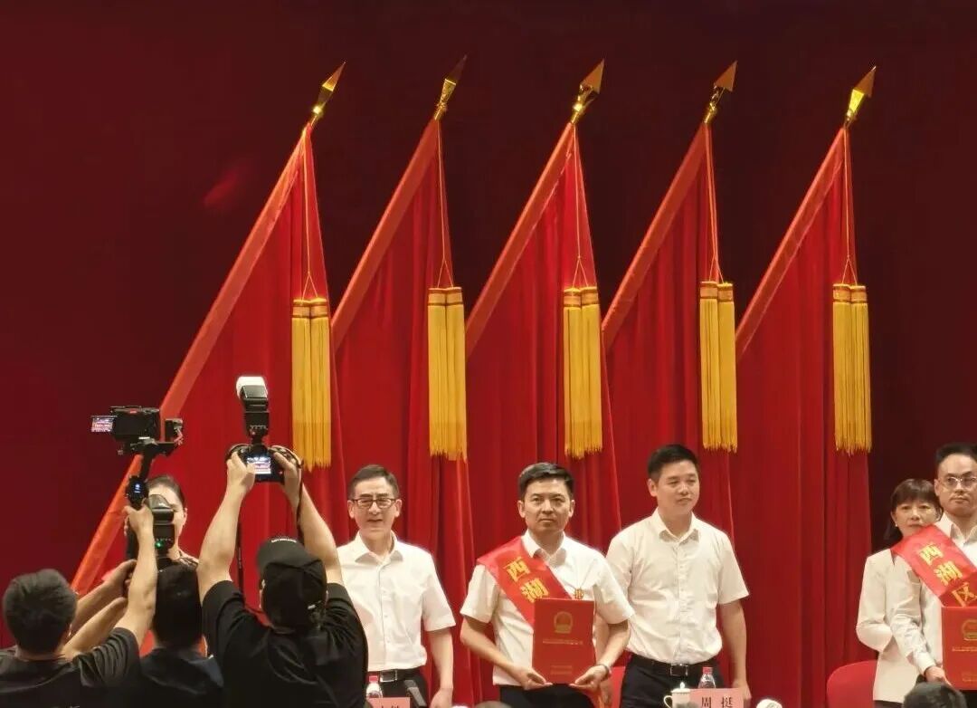 喜报｜高谱成像董事长潘明忠荣获西湖区劳动模范荣誉称号
