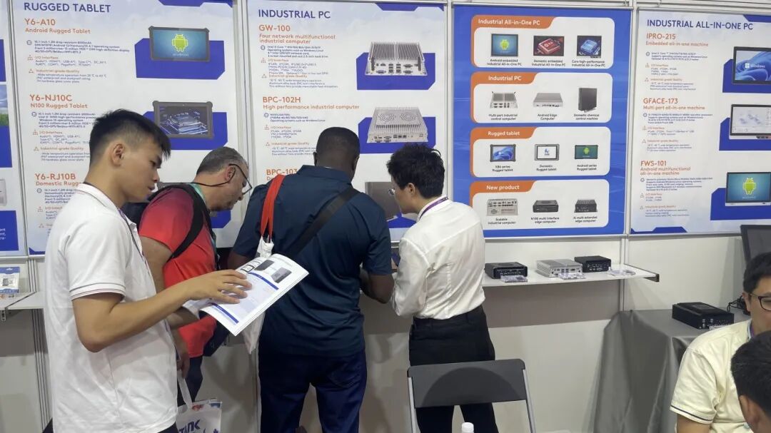 觸摸一體機(jī)