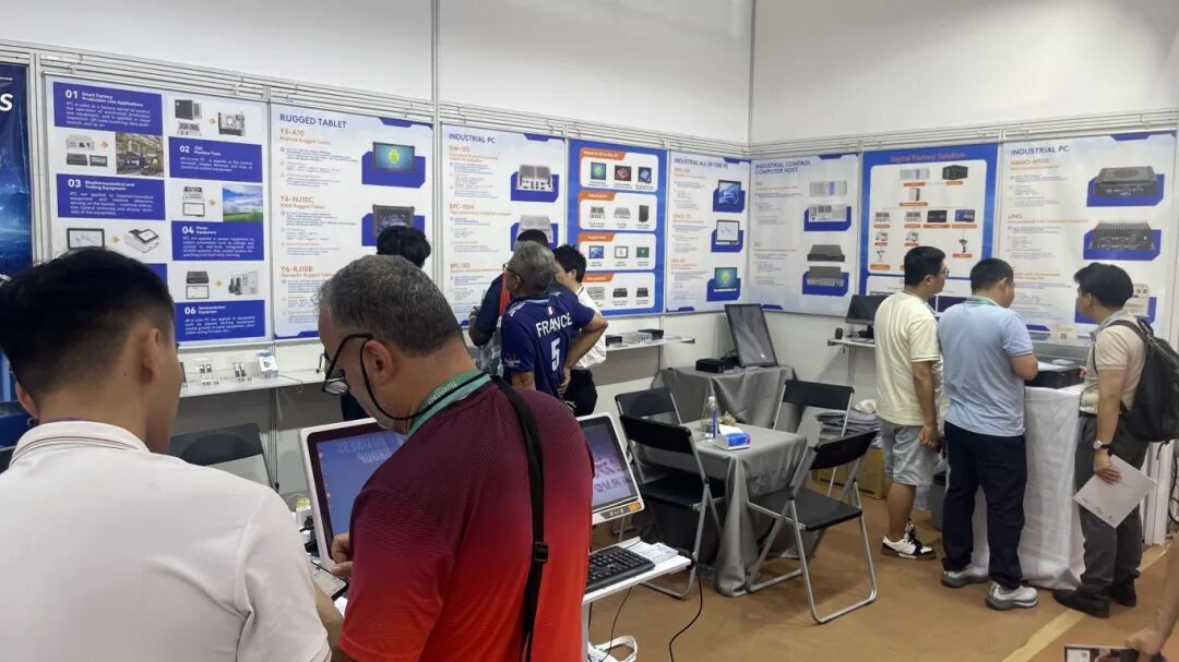 觸摸一體機(jī)