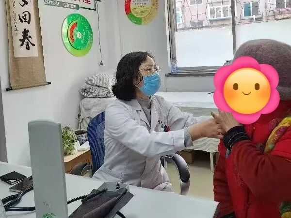 医院引流袋怎么操作【“医”线专家】妙手护佑神经中枢，仁心点亮生命希望——记大连市第五人民医院神经内二科主任徐萍_https://www.jmylbn.com_新闻资讯_第7张