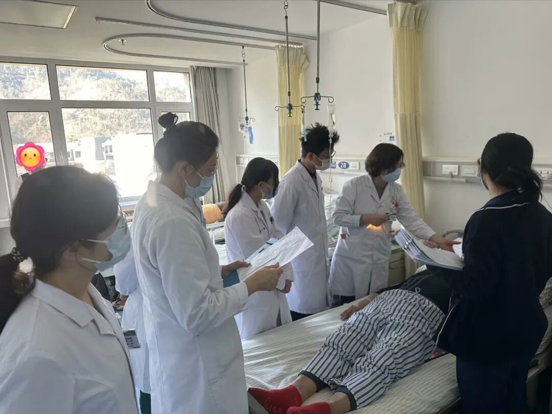 医院引流袋怎么操作【“医”线专家】妙手护佑神经中枢，仁心点亮生命希望——记大连市第五人民医院神经内二科主任徐萍_https://www.jmylbn.com_新闻资讯_第3张