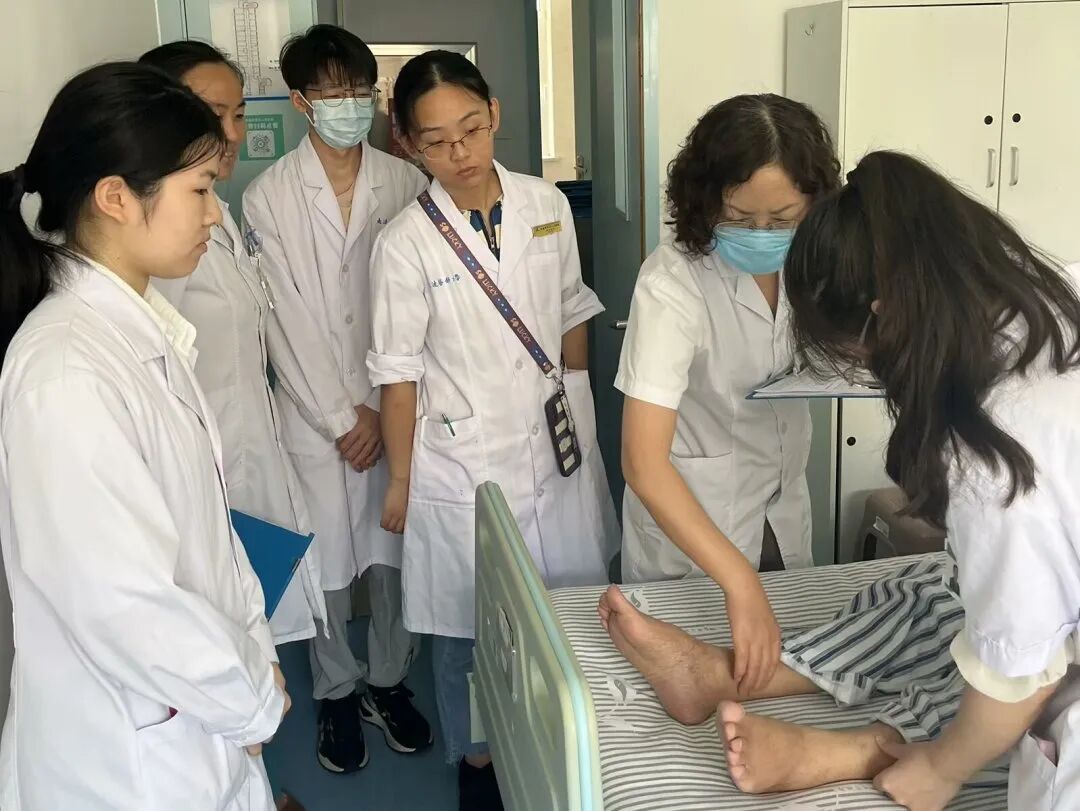 医院引流袋怎么操作【“医”线专家】妙手护佑神经中枢，仁心点亮生命希望——记大连市第五人民医院神经内二科主任徐萍_https://www.jmylbn.com_新闻资讯_第6张