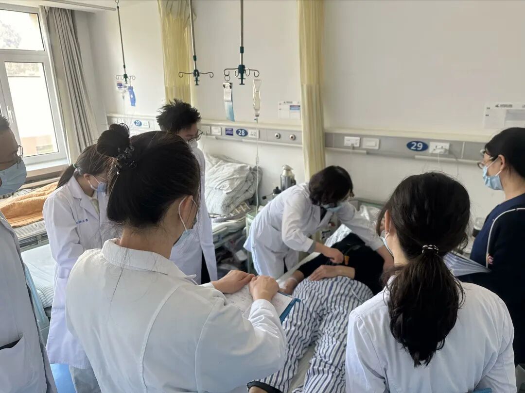 医院引流袋怎么操作【“医”线专家】妙手护佑神经中枢，仁心点亮生命希望——记大连市第五人民医院神经内二科主任徐萍_https://www.jmylbn.com_新闻资讯_第9张