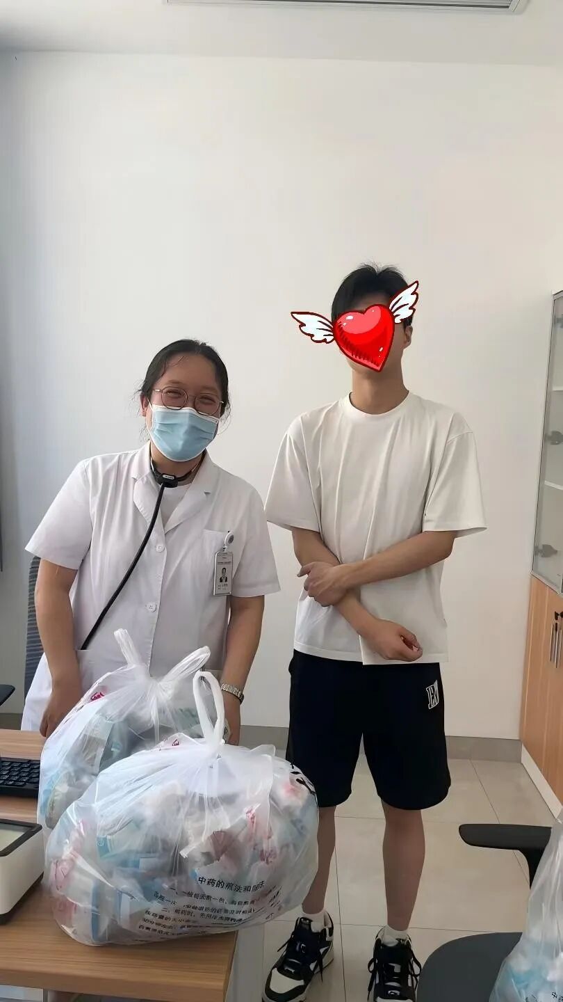 王艳玲与小睿合影.jpg