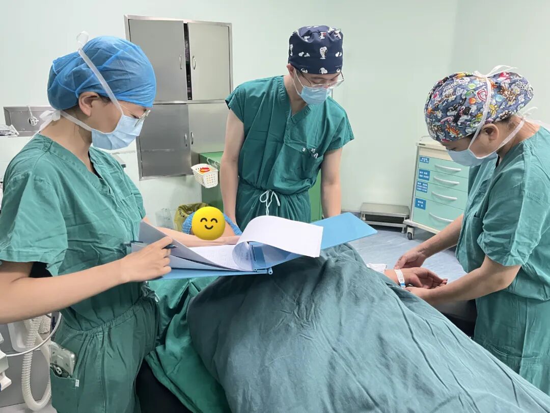 无影灯有什么特点“一科一特色”展播 ｜ 手术室优质护理服务——无影灯下温暖的“手护”_https://www.jmylbn.com_新闻资讯_第6张