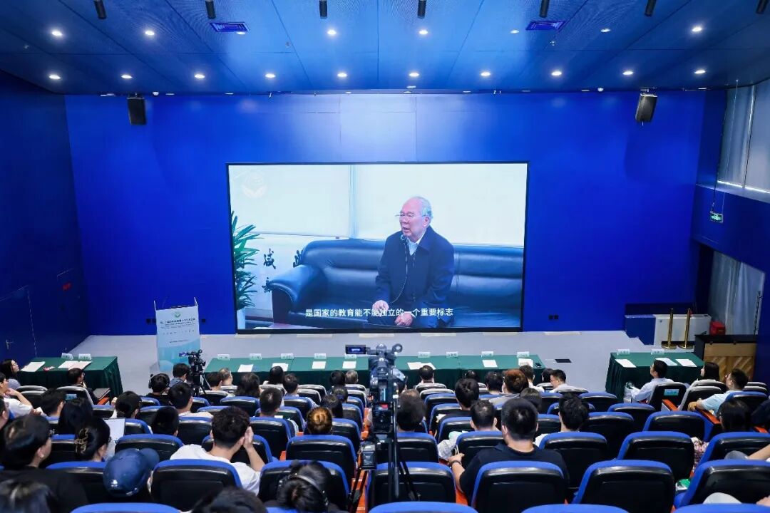 3377官网受邀参加第二十届全国环境博士生学术会议 —— 以自动化前处理技术赋能新污染物检测