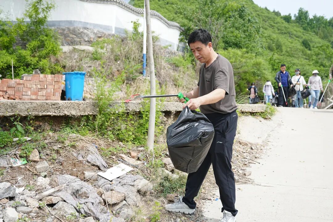 净美自然·益起同行｜兰格公司环保捡拾公益活动圆满举行