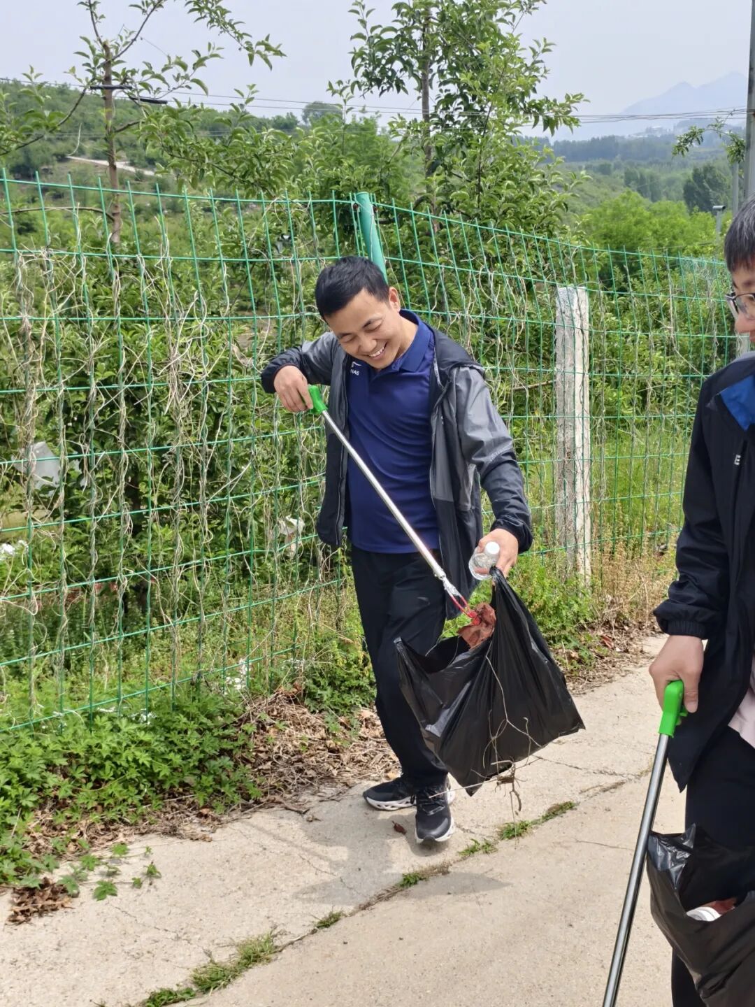 净美自然·益起同行｜兰格公司环保捡拾公益活动圆满举行