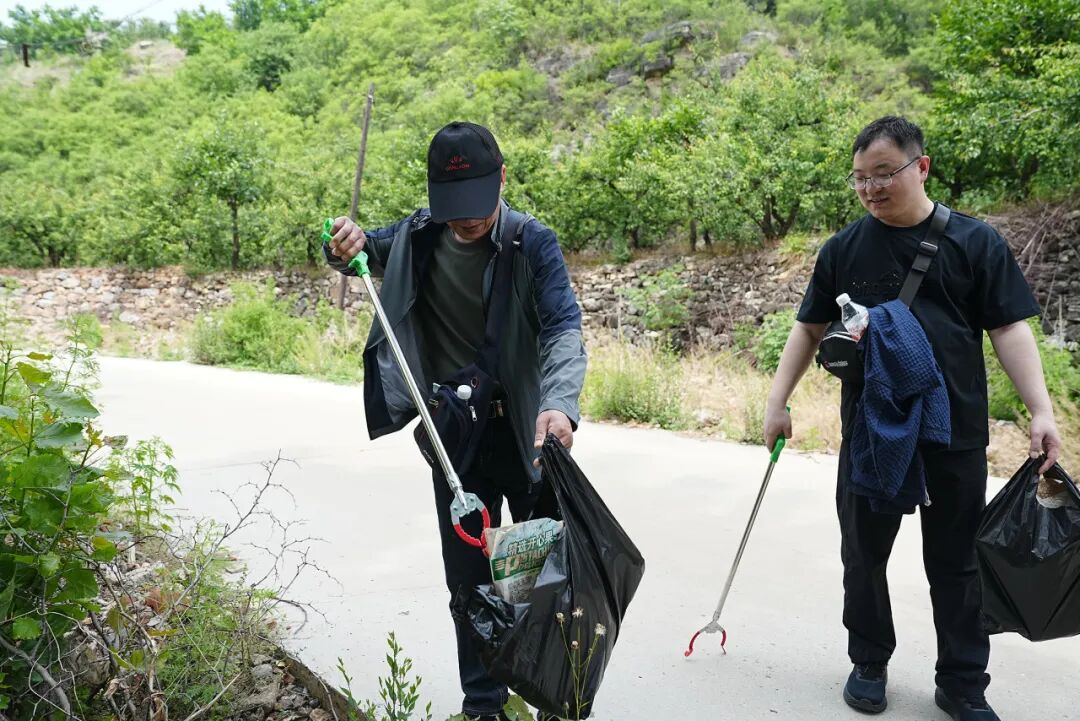 净美自然·益起同行｜兰格公司环保捡拾公益活动圆满举行