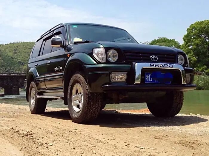 丰田普拉多 LC90 实拍