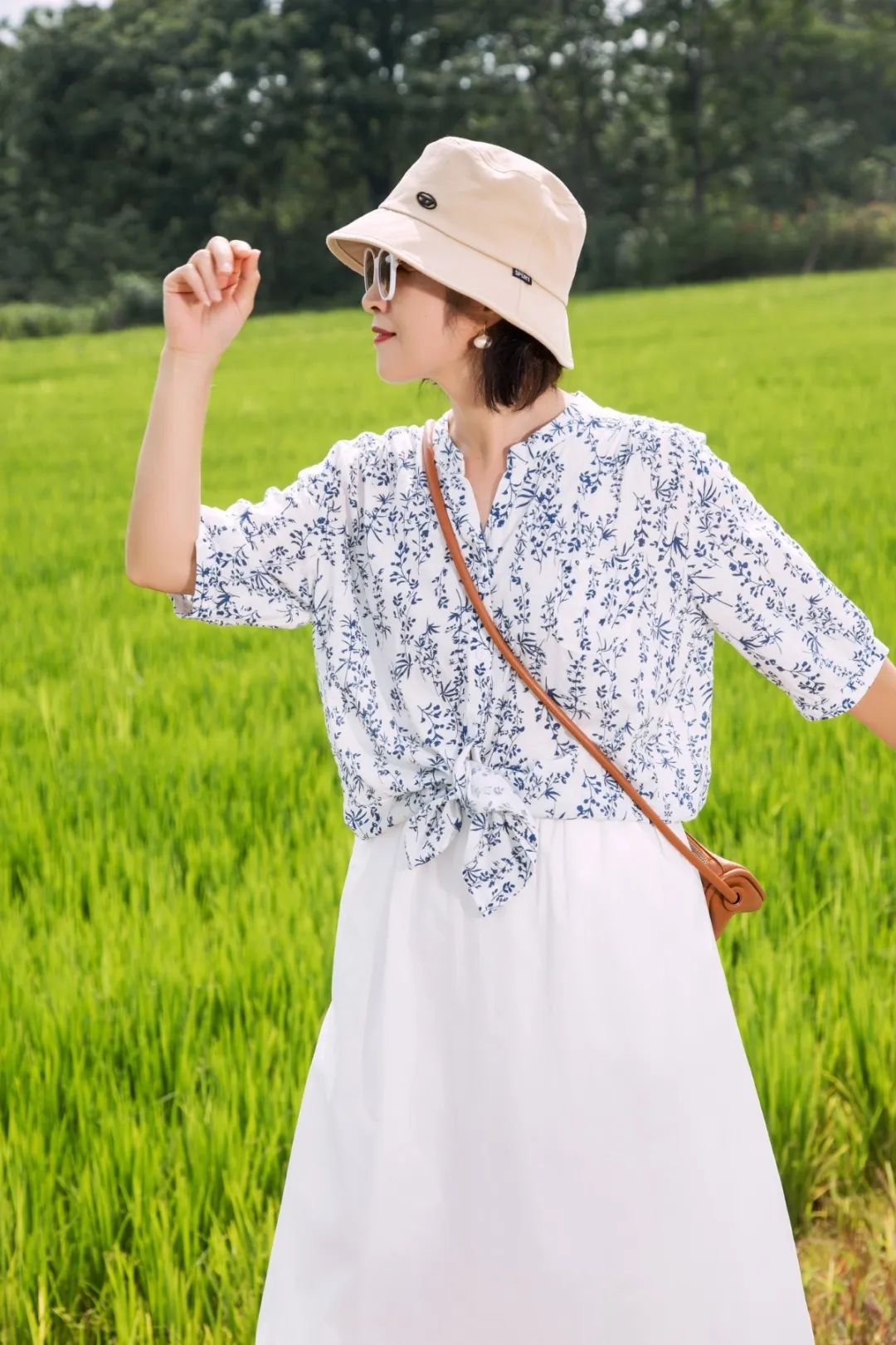 扇扇风解锁夏日凉感穿搭
