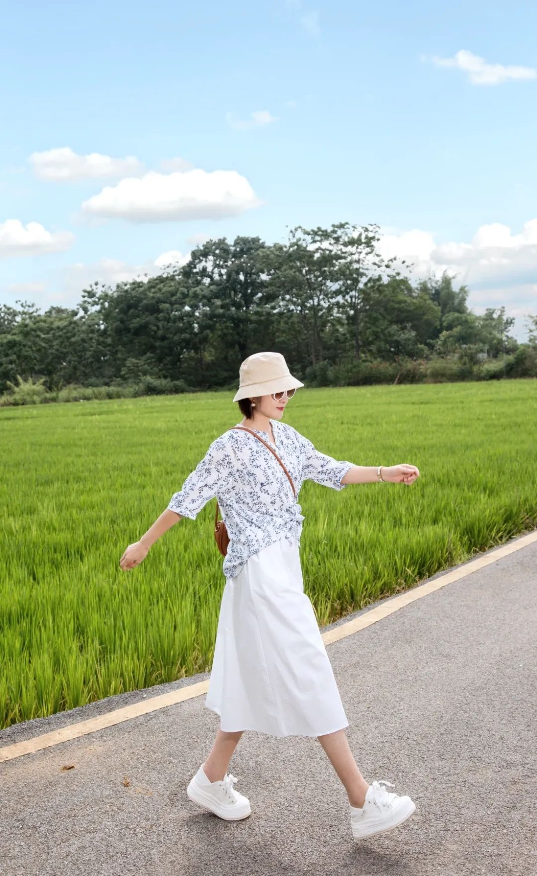 扇扇风解锁夏日凉感穿搭