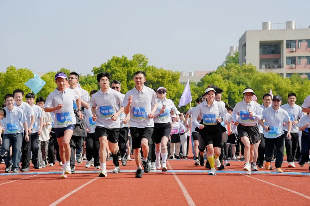 FUN肆奔跑，悦动四方&mdash;&mdash;四方光电第四届环湖健康跑活动圆满举行