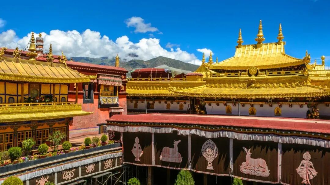 Tibet Travel Guide ： Permits, Best Time & Altitude Tips