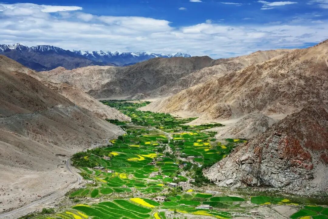 Tibet Travel Guide ： Permits, Best Time & Altitude Tips