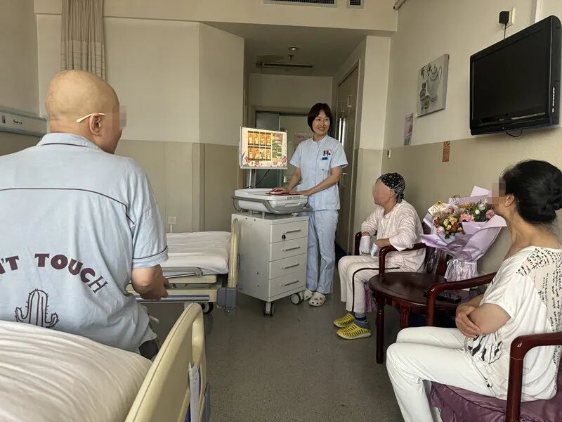 移动护理车怎么开机会“讲课”的护理车：病房里的移动健康站_https://www.jmylbn.com_新闻资讯_第2张