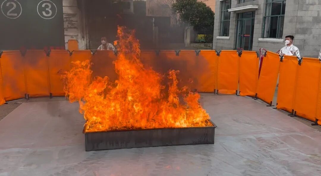上海忠舍与牧野成功开展油池灭火实验