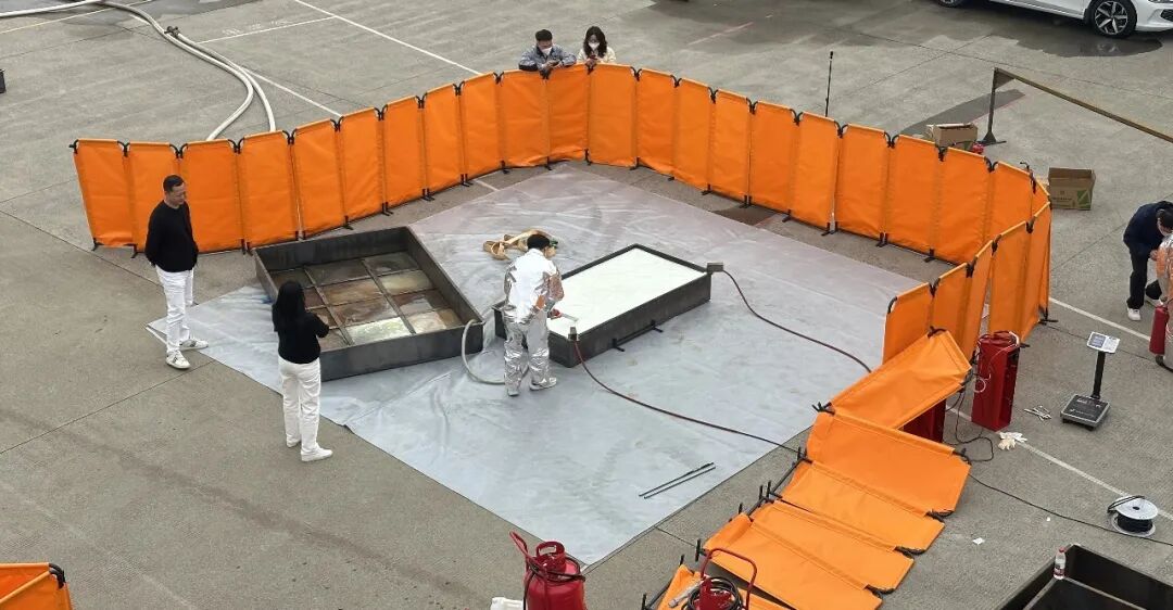 上海忠舍与牧野成功开展油池灭火实验