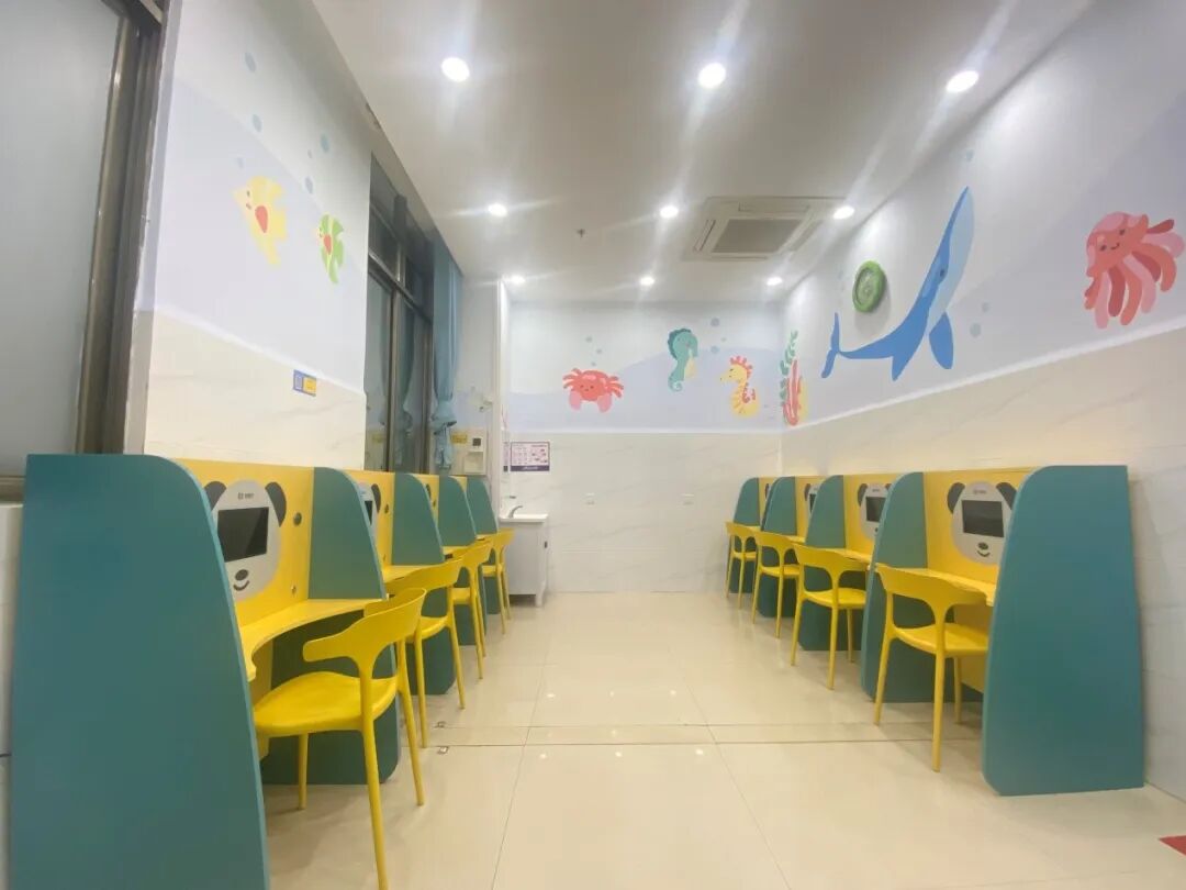 医院雾化机怎么用特色诊疗 ｜ 平南县人民医院多媒体智能雾化机，让孩子快乐治疗！_https://www.jmylbn.com_新闻资讯_第4张