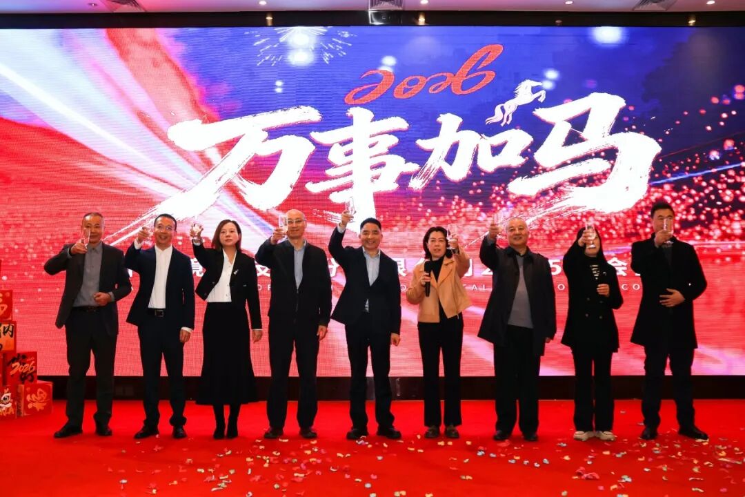 举杯 [最大宽度 2400 最大高度 1800].jpg