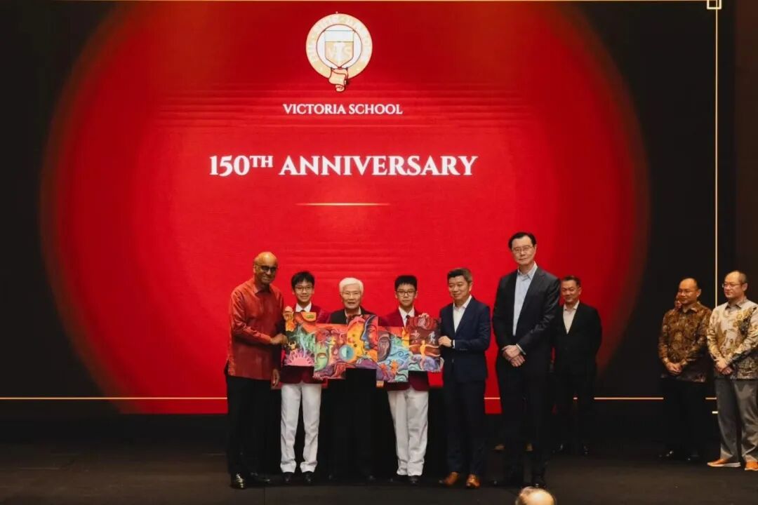 可能是包含下列内容的图片：上面的文字是“VICTORIA VICTORIASCHOOL SCHOOL 150ΤΗ ANNIVERSARY”