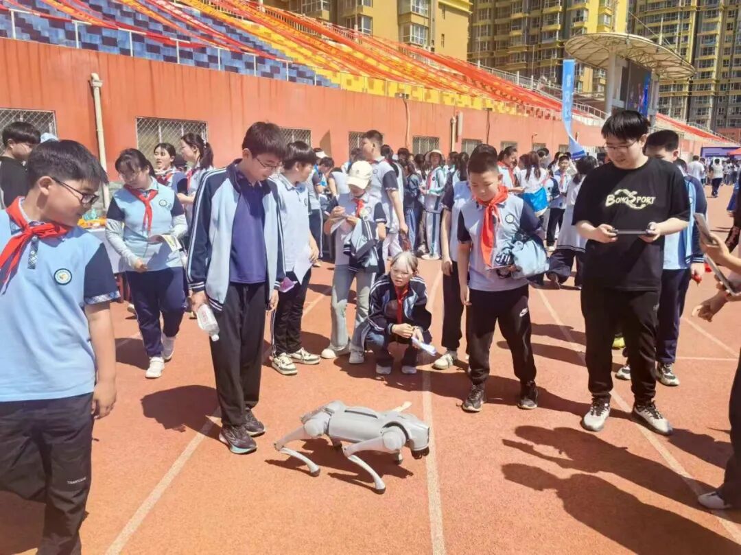 保定理工学院携特色展品亮相莲池区第三届中小学生科技节赋能青少年成长