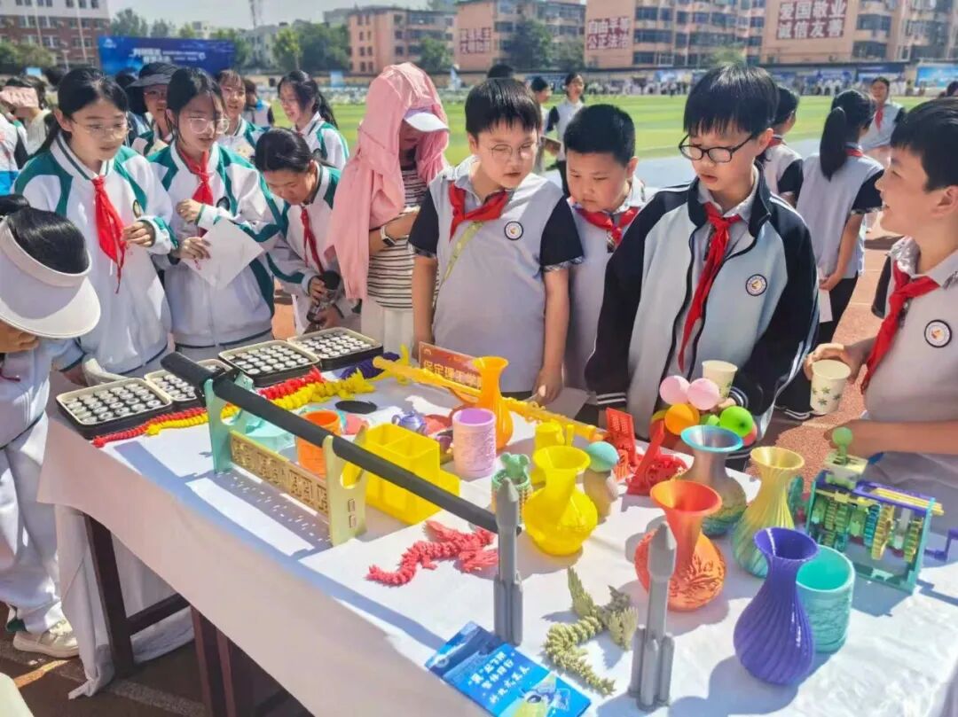 保定理工学院携特色展品亮相莲池区第三届中小学生科技节赋能青少年成长