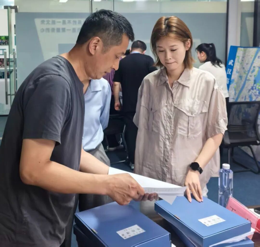 热烈欢迎湖北省教育厅高等学历继续教育专家组莅临武汉时代科技专修学院指导工作！(图4)