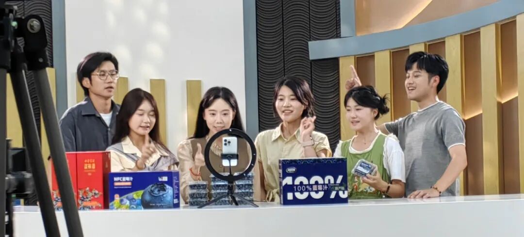 电影《越过山丘》取景独秀山，剧组人员体验诗意风光(图26)