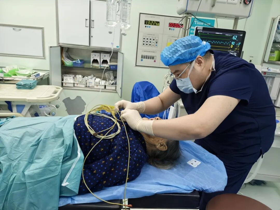 手术人工鼻是什么强医疗丨妙手除眼疾 百岁获光明——齐齐哈尔市第一医院北院眼二科成功为百岁老人实施白内障超声乳化抽吸术+人工晶体植入术_https://www.jmylbn.com_新闻资讯_第8张