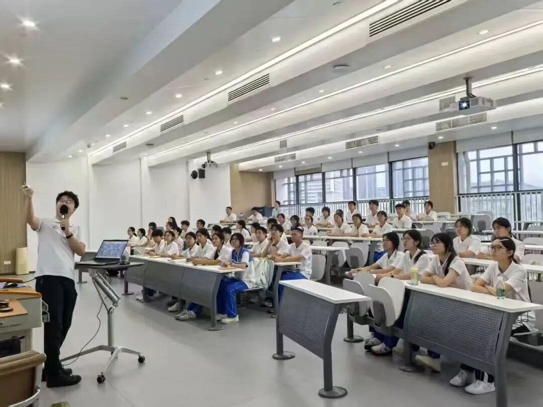 （活动现场）