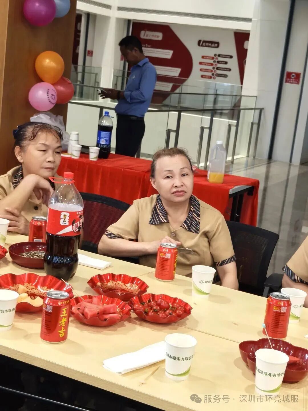 阿姨笑脸特写二