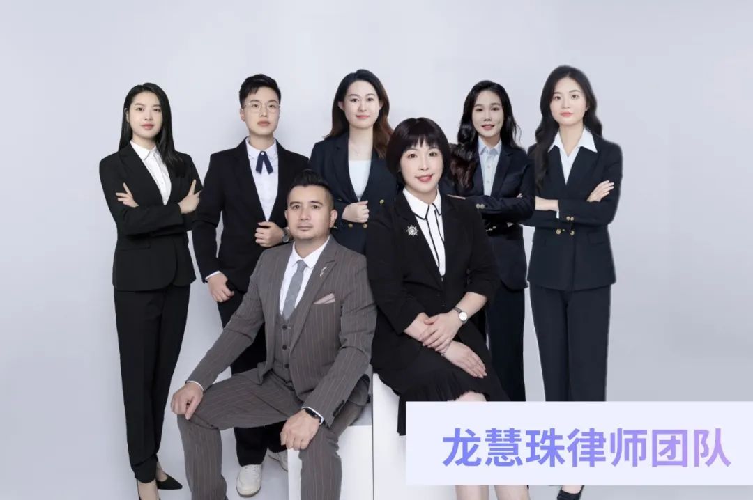 为防“开门杀”车主给车位加护栏,法匠说法丨装修改开门方向、车位装围栏？这些行为合..