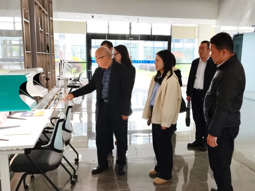 中检集团到访中心参观交流 共商产业合作与发展事宜