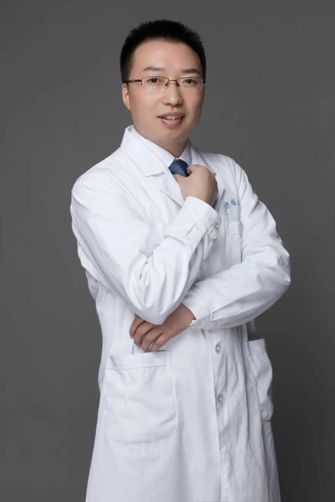 李伟白大褂.jpg