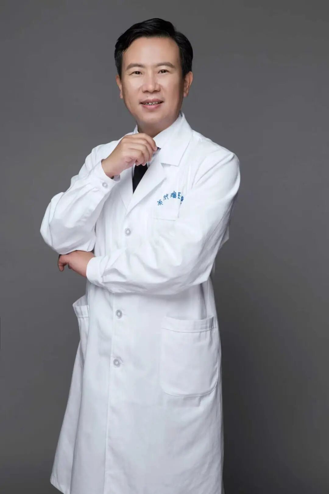 曾晓华白大褂.jpg