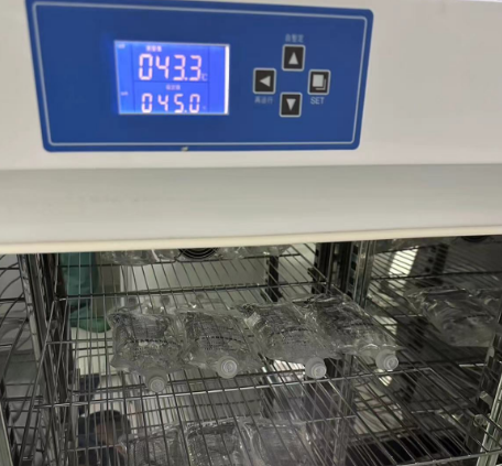 无影灯有什么特点“一科一特色”展播 ｜ 手术室优质护理服务——无影灯下温暖的“手护”_https://www.jmylbn.com_新闻资讯_第10张