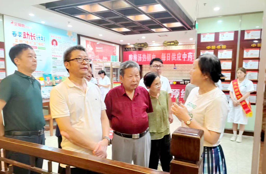 神鹿医疗垫怎么睡洛阳医协会理事深入宝神鹿名医堂调研 共探基层医疗发展新路径_https://www.jmylbn.com_新闻资讯_第7张