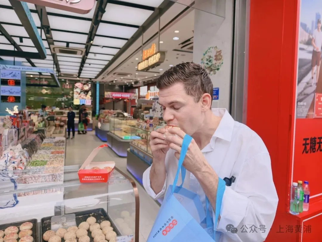 Shanghai Pork Mooncakes ： Why Foreigners Queue 40 Minutes