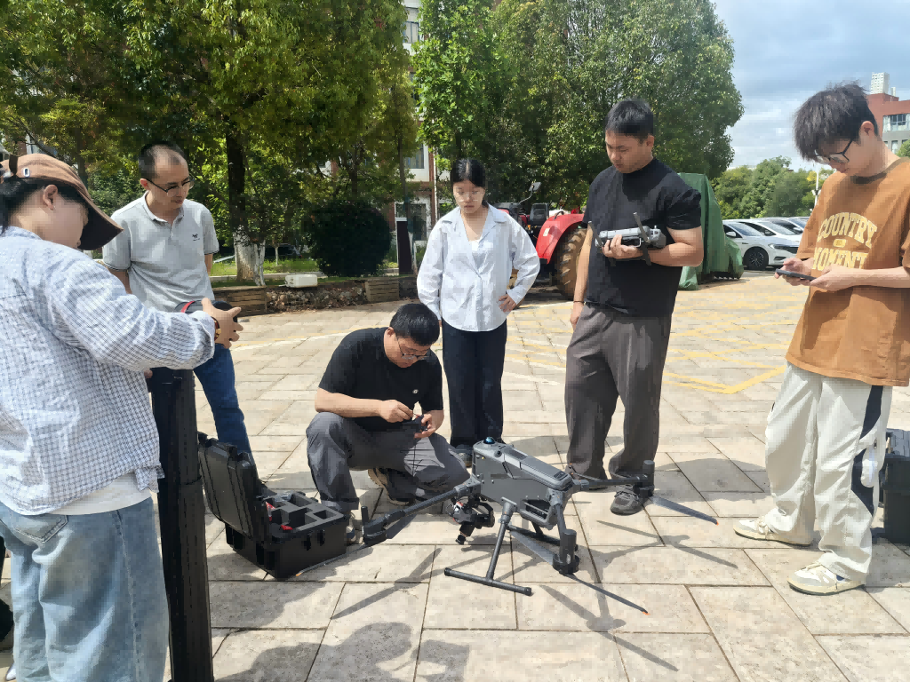 安装案例 | 昆明理工大学 300L 轻型机载高光谱成像系统 安装培训