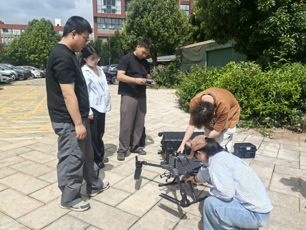 安装案例 | 昆明理工大学 300L 轻型机载高光谱成像系统 安装培训