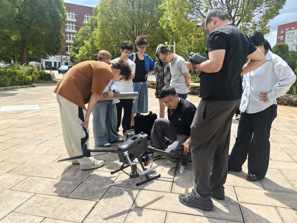 安装案例 | 昆明理工大学 300L 轻型机载高光谱成像系统 安装培训