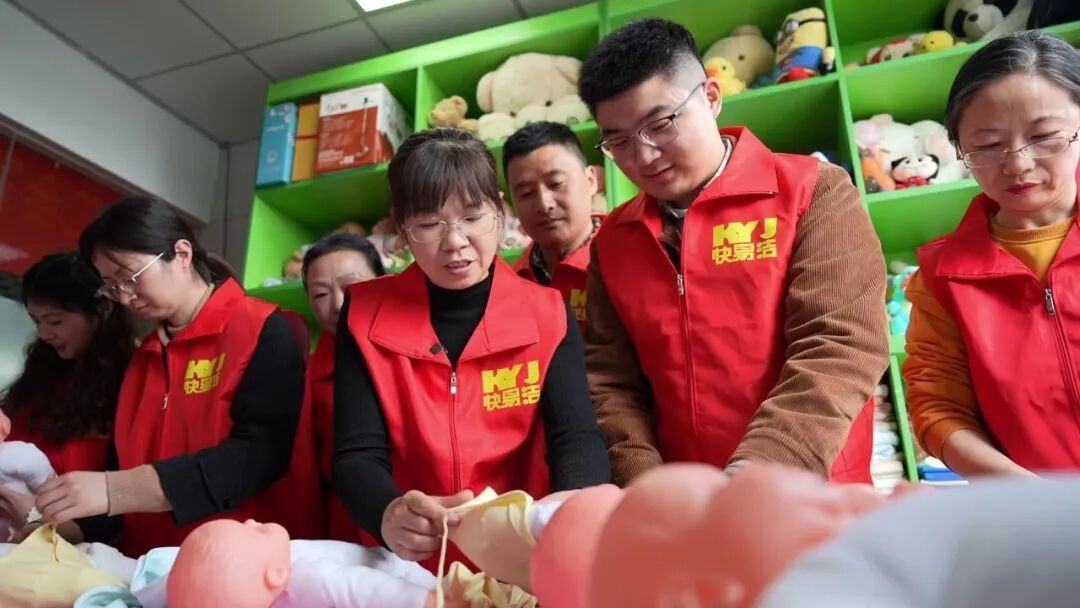 【人大】高华瑞：从家政服务员到全国人大代表，在三江学院聆听她的故事