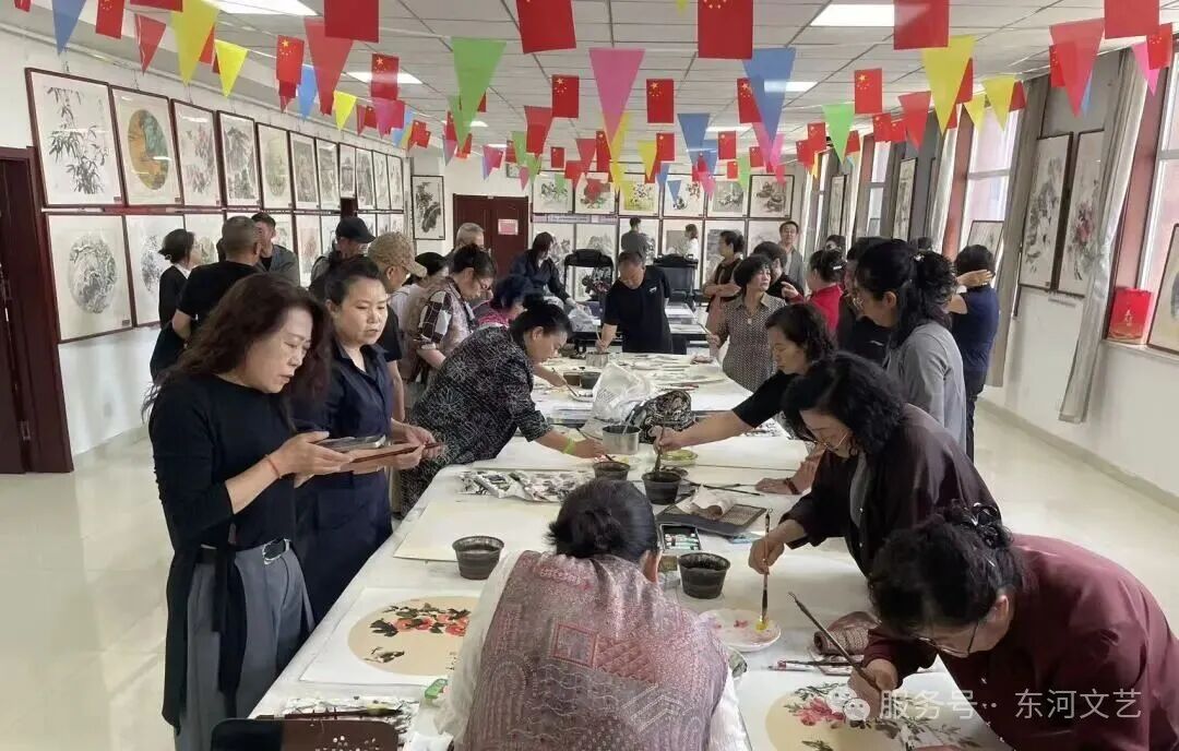 基层艺讯 | “致敬最美劳动者”主题美术作品展开幕 第1张