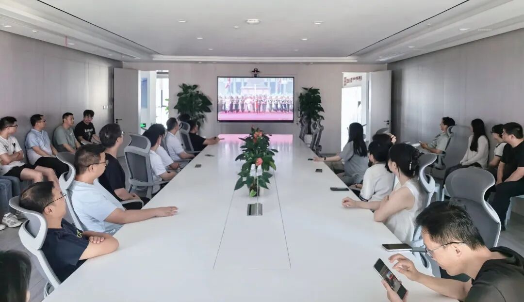 铭记历史，珍爱和平：钧普科技组织全体员工观看抗战胜利80周年阅兵仪式(图2)