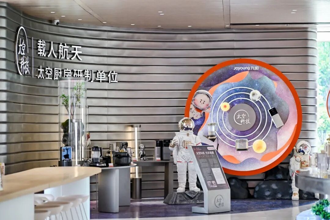 DC86281.jpg_tplv-9lv23dm2t1-resize-animforce-v1_1600_3000_gif.jpg